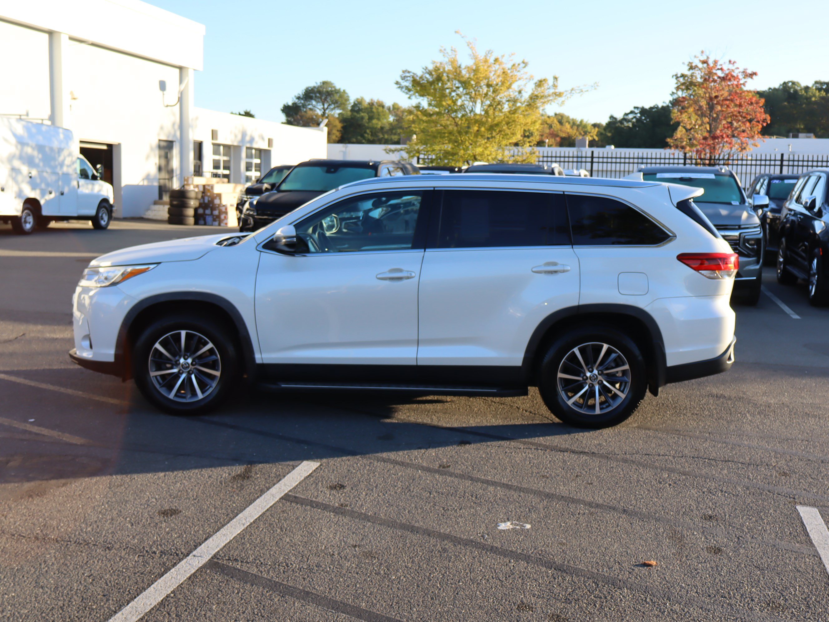 Used 2019 Toyota Highlander XLE AWD/4WD image 7