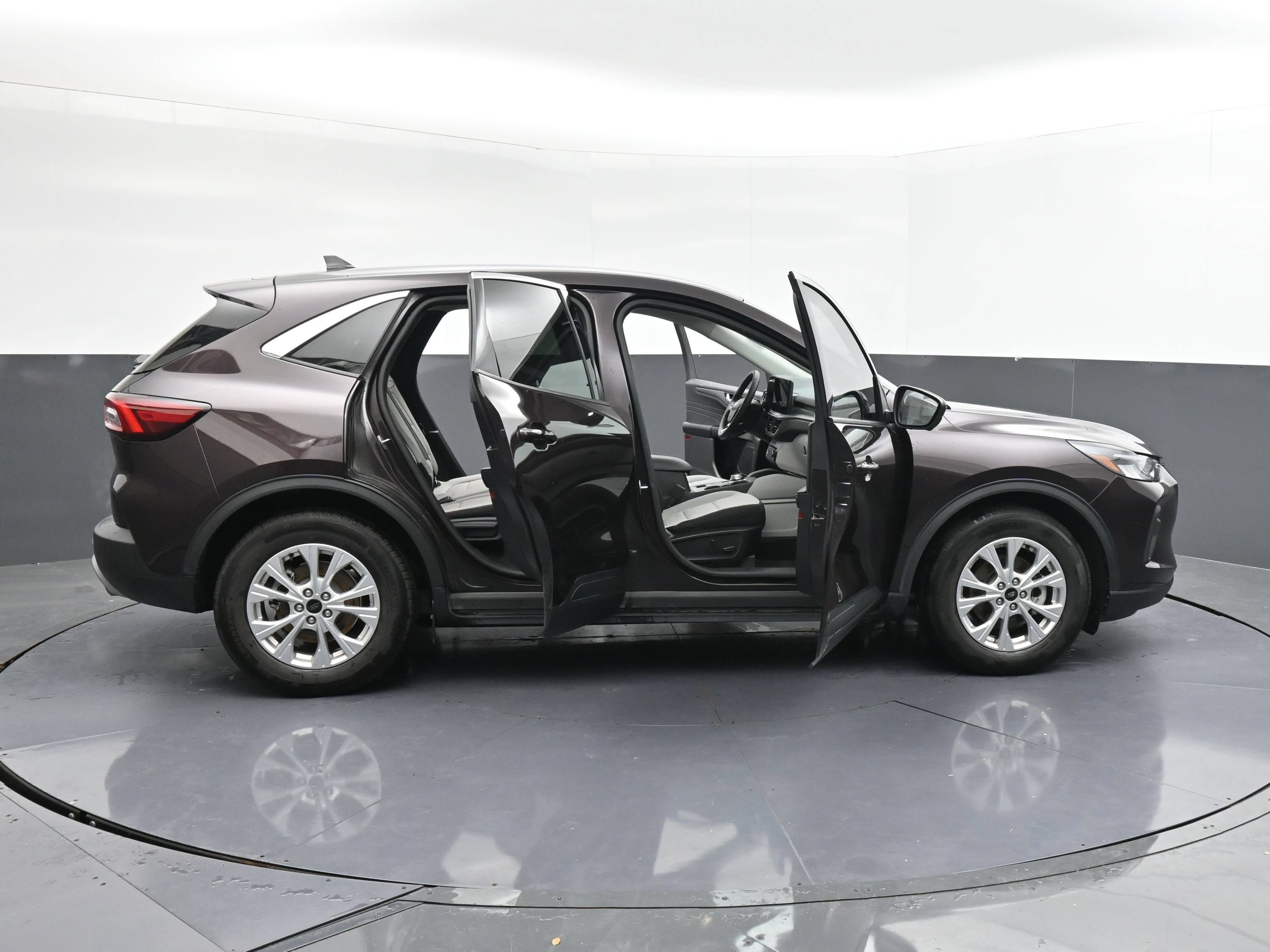Used 2023 Ford Escape Active w/ Tech Pack #2 FWD image 40