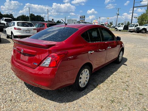 Used 2014 Nissan Versa SV FWD image 4