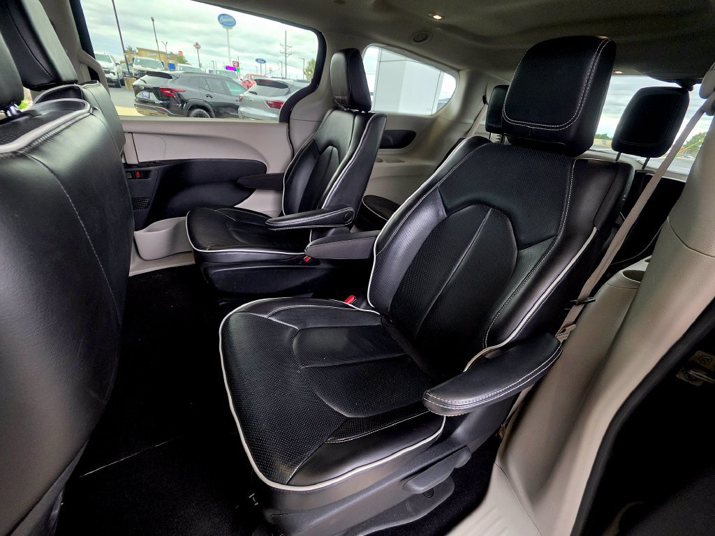Used 2023 Chrysler Pacifica Limited FWD image 68