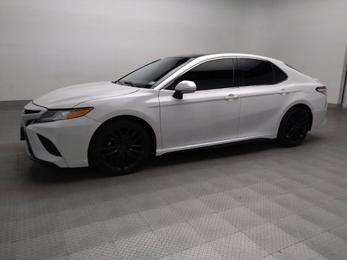 Used 2020 Toyota Camry XSE image 2