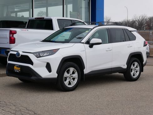 Used 2021 Toyota RAV4 LE image 6