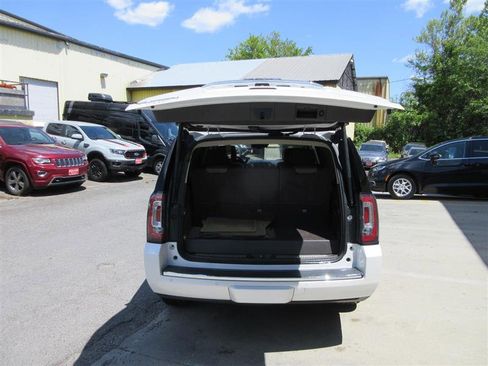 Used 2016 GMC Yukon Denali w/ Open Road Package AWD/4WD image 5