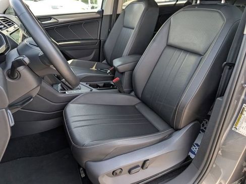 Used 2022 Volkswagen Tiguan SE image 5