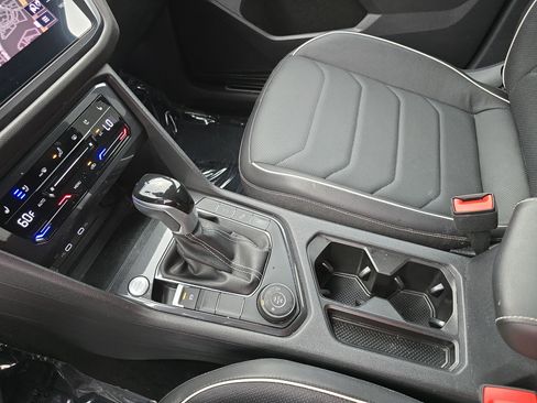 Certified 2024 Volkswagen Tiguan SEL R-Line AWD/4WD image 25