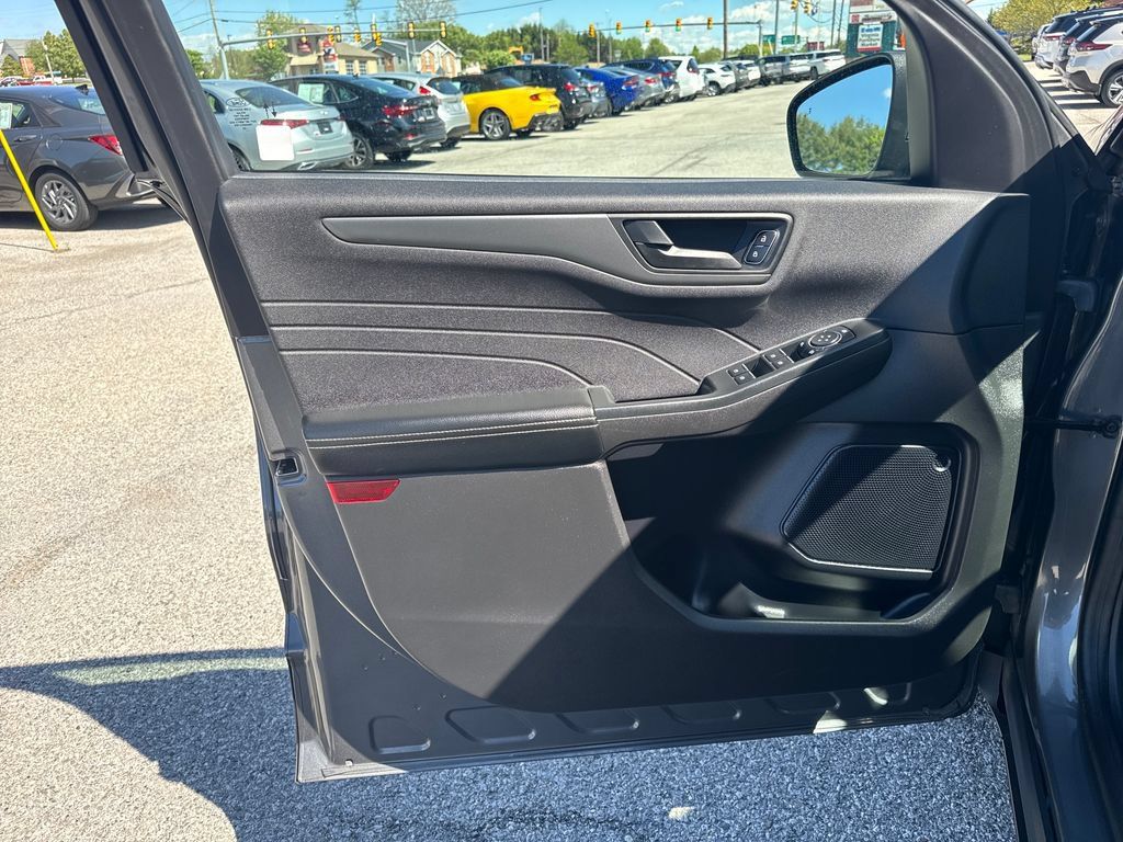 Used 2023 Ford Escape Active w/ Tech Pack #1 FWD image 11