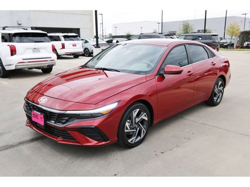 Certified 2025 Hyundai Elantra SEL image 3