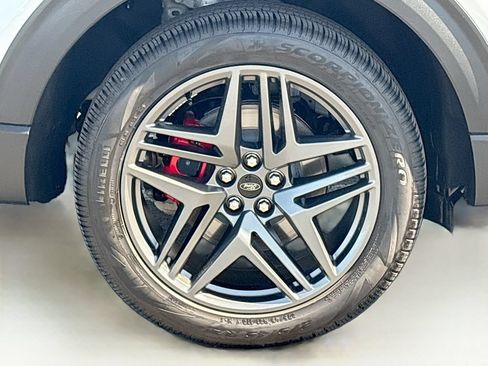 Used 2026 Ford Explorer ST-Line w/ ST-Line Street Pack AWD/4WD image 34