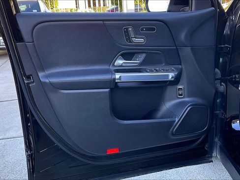 Used 2020 Mercedes-Benz GLB 250 GLB 250 image 21