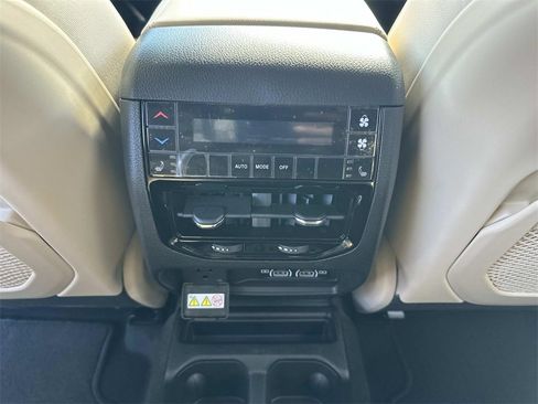 New 2025 Jeep Grand Cherokee L Limited image 12