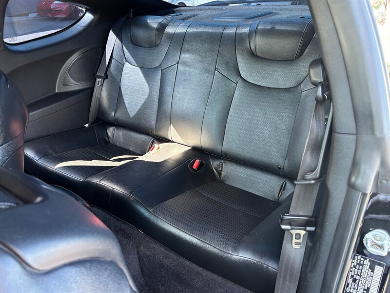 Used 2015 Hyundai Genesis 3.8 RWD image 8