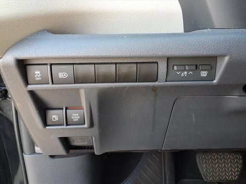 Used 2023 Toyota Sienna XLE FWD image 21