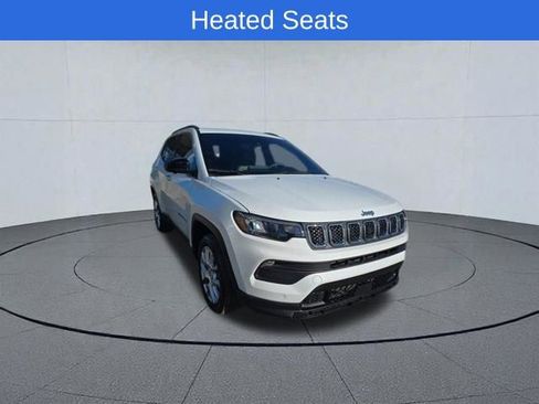 Used 2023 Jeep Compass Latitude AWD/4WD image 7
