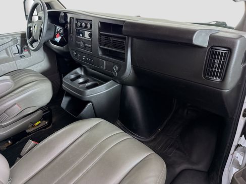 Used 2022 Chevrolet Express 2500 image 23