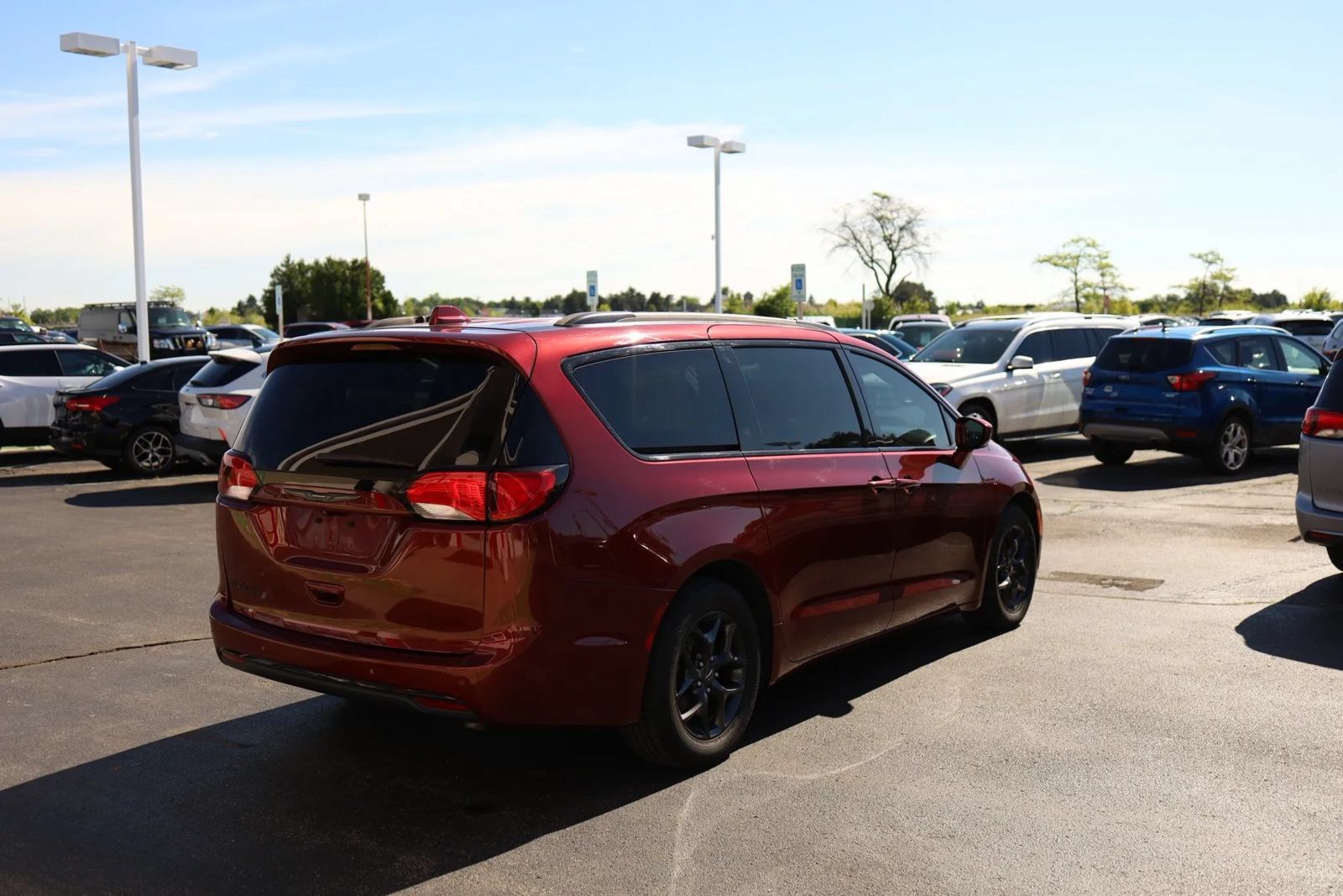 Used 2019 Chrysler Pacifica Touring-L w/ Advanced Safetytec Group FWD image 5