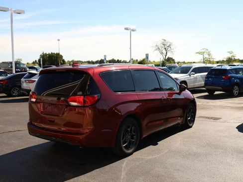 Used 2019 Chrysler Pacifica Touring-L w/ Advanced Safetytec Group FWD image 5