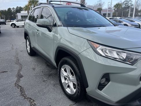 Used 2021 Toyota RAV4 XLE w/ Convenience Package image 2