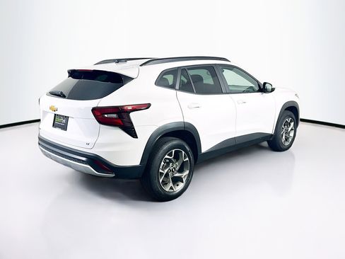 Used 2025 Chevrolet Trax LT w/ LT Convenience Package image 9