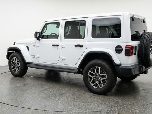 Used 2025 Jeep Wrangler Sahara image 6