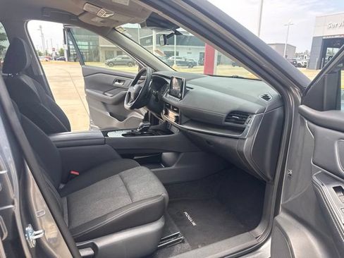 Used 2025 Nissan Rogue SV FWD image 25