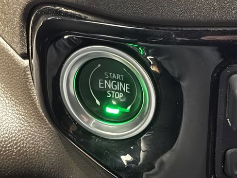 Used 2022 Chevrolet Silverado 1500 LTZ w/ LTZ Convenience Package II image 39