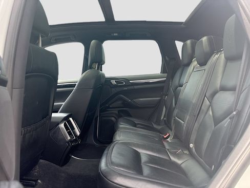 Used 2017 Porsche Cayenne AWD/4WD image 16