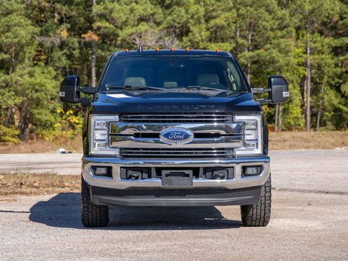 Used 2019 Ford F250 Lariat w/ Lariat Ultimate Package image 2