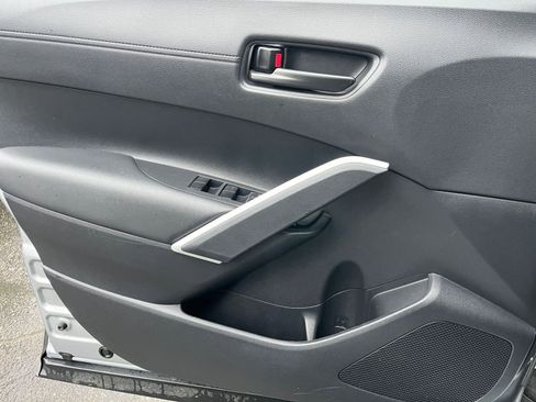 Used 2025 Toyota Corolla Cross LE image 20