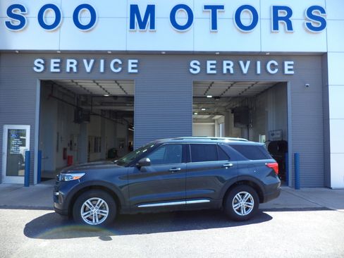 Used 2022 Ford Explorer XLT w/ Equipment Group 202A image 1