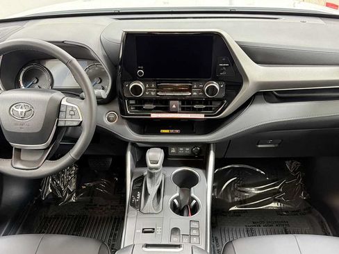 Certified 2026 Toyota Highlander XLE AWD/4WD image 28
