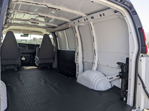 New 2026 GMC Savana 2500 w/ Driver Convenience Package image 20