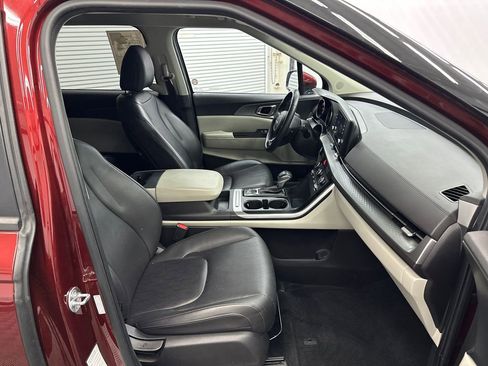Used 2024 Kia Carnival LX FWD image 14