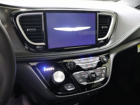 New 2026 Chrysler Pacifica Select image 23