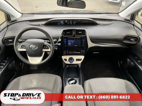 Used 2017 Toyota Prius Two image 11