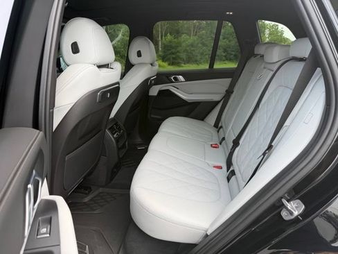 Used 2024 BMW X5 xDrive40i w/ M Sport Package AWD/4WD image 19