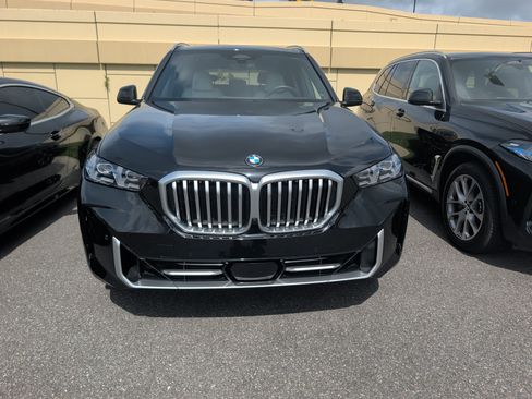 Certified 2026 BMW X5 xDrive40i w/ Premium Package AWD/4WD image 2
