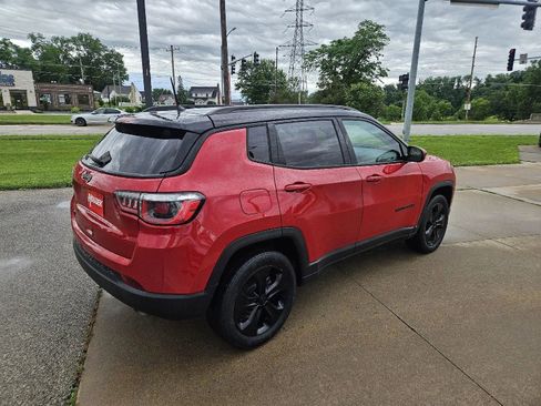 Used 2018 Jeep Compass Latitude AWD/4WD image 5