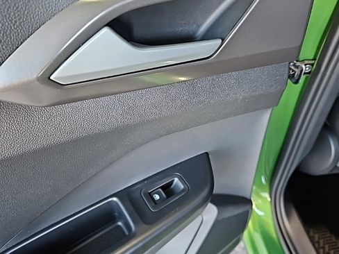 New 2026 Volkswagen Taos SE image 21