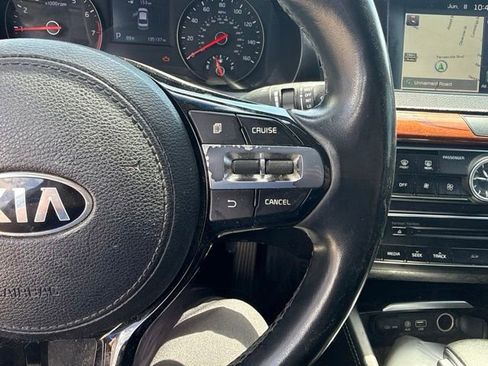 Used 2017 Kia Cadenza Premium w/ Luxury Package FWD image 31