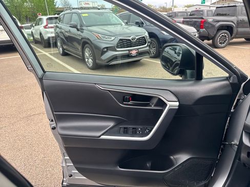 Used 2023 Toyota RAV4 LE FWD image 32
