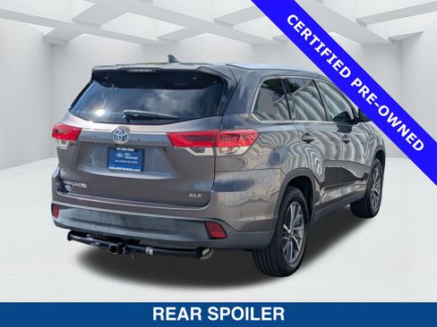 Used 2019 Toyota Highlander XLE FWD image 5