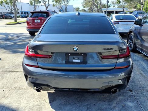 Used 2022 BMW 330i Sedan w/ M Sport Package image 10
