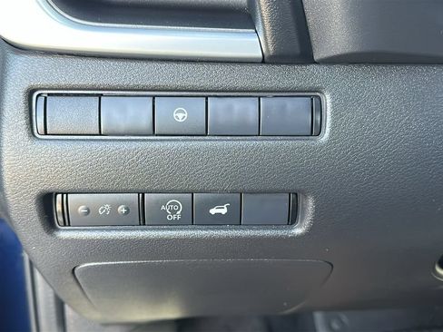 Used 2025 Nissan Rogue SV FWD image 20