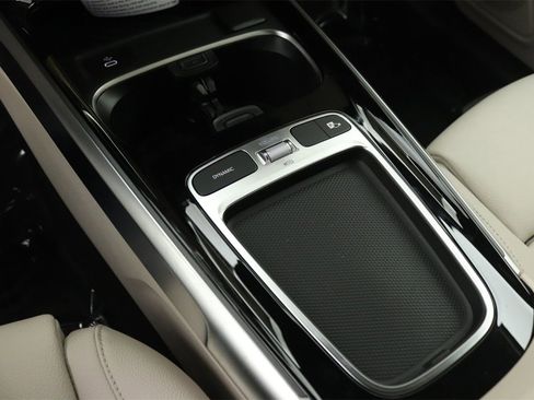 New 2025 Mercedes-Benz GLB 250 image 7