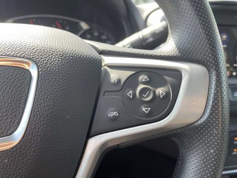 Used 2024 GMC Terrain SLE FWD image 27