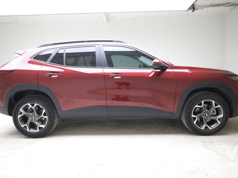 Used 2025 Chevrolet Trax LT w/ Driver Confidence Package FWD image 7