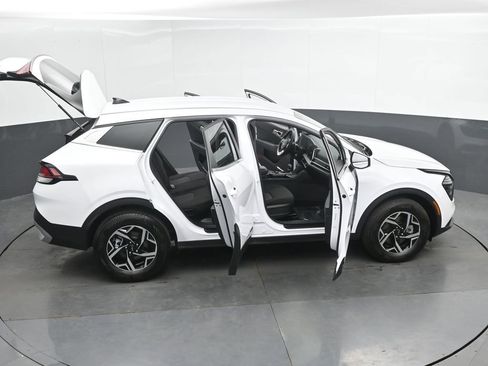 Used 2025 Kia Sportage LX AWD/4WD image 50
