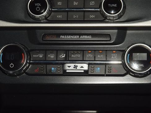 Used 2022 Ford F350 Lariat w/ Black Appearance Package AWD/4WD image 32