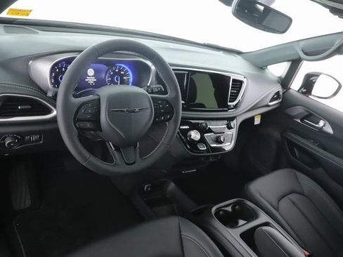 New 2026 Chrysler Pacifica Select w/ S Appearance Package FWD image 17