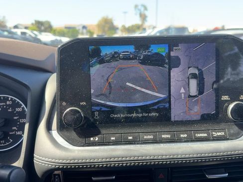 Used 2023 Nissan Rogue SL w/ SL Premium Package FWD image 17